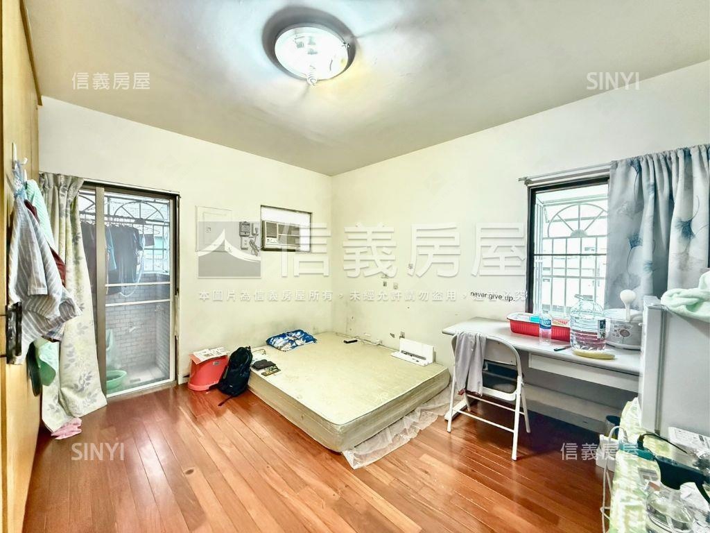 植物園。樓中樓。有車位房屋室內格局與周邊環境