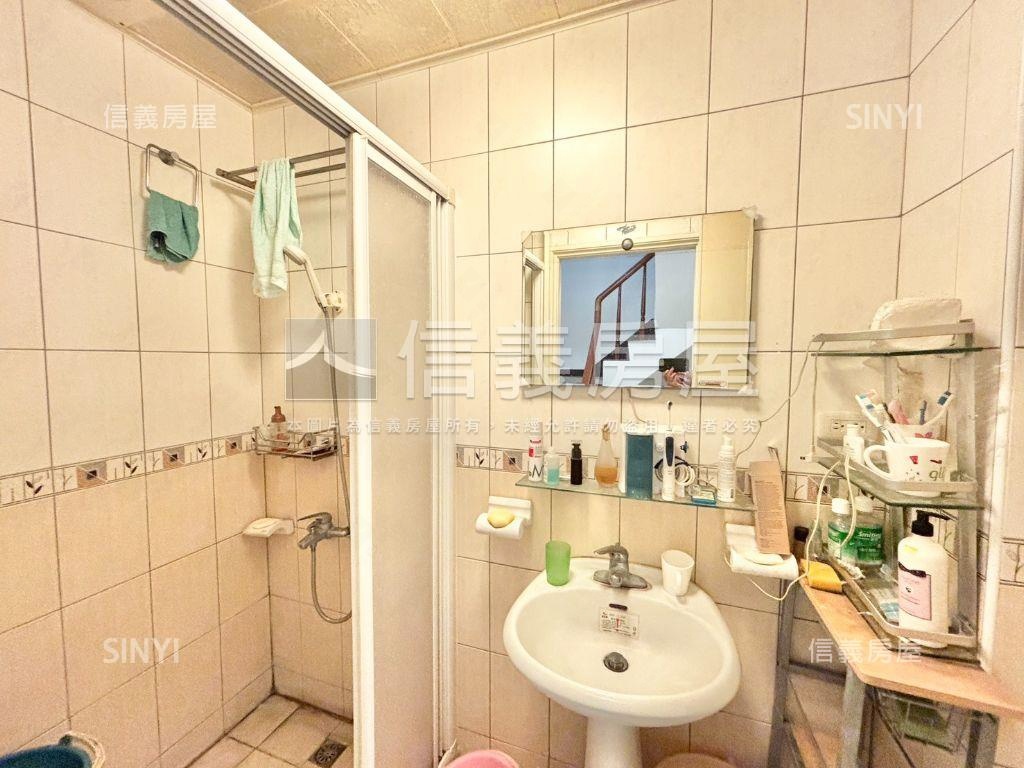 推近中國醫震後庭院美別墅房屋室內格局與周邊環境
