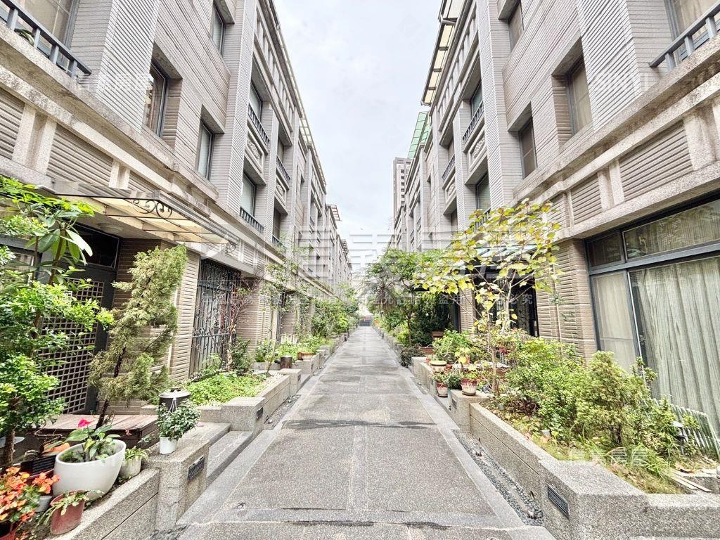 推近中國醫震後庭院美別墅房屋室內格局與周邊環境
