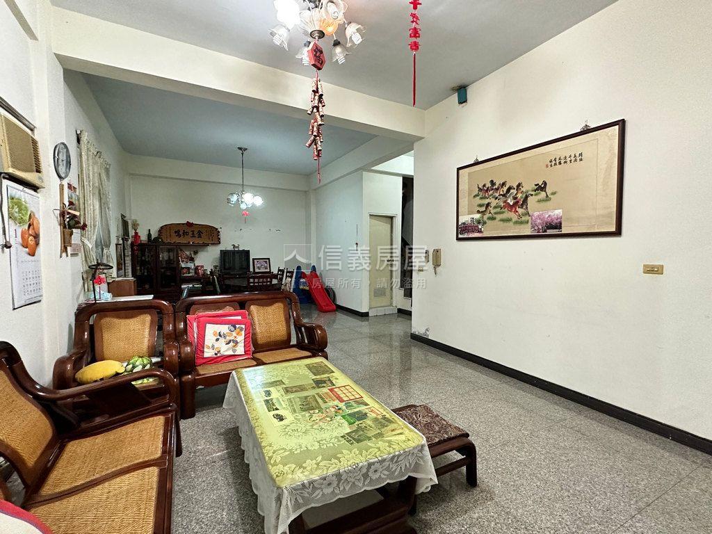 專任彰南路邊間透天房屋室內格局與周邊環境