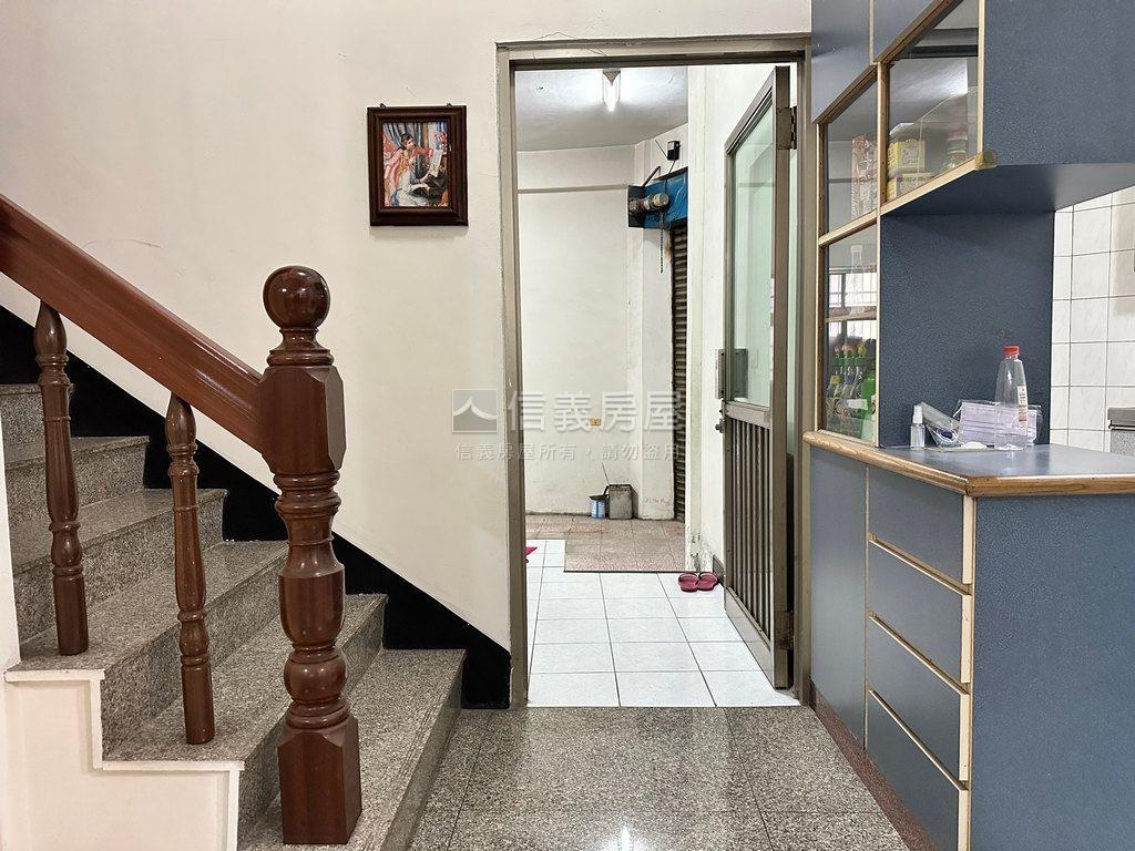 專任彰南路邊間透天房屋室內格局與周邊環境