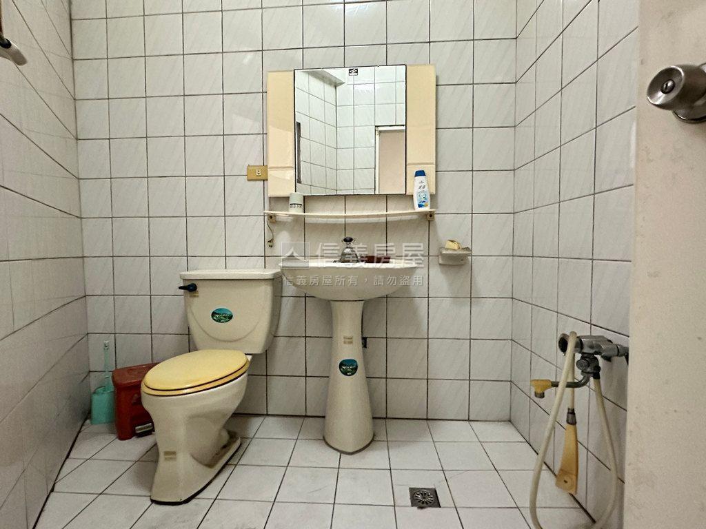 專任彰南路邊間透天房屋室內格局與周邊環境