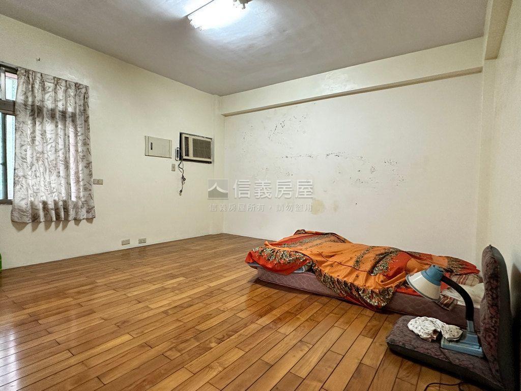專任彰南路邊間透天房屋室內格局與周邊環境