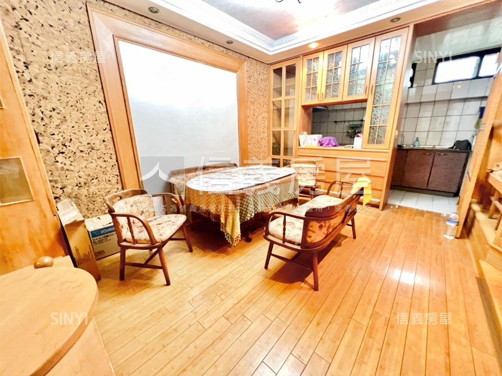 安康社區田字車庫美墅房屋室內格局與周邊環境