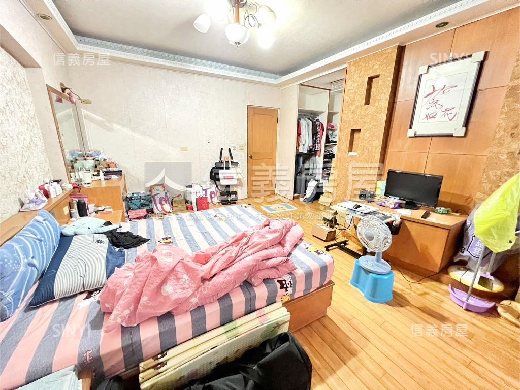 安康社區田字車庫美墅房屋室內格局與周邊環境