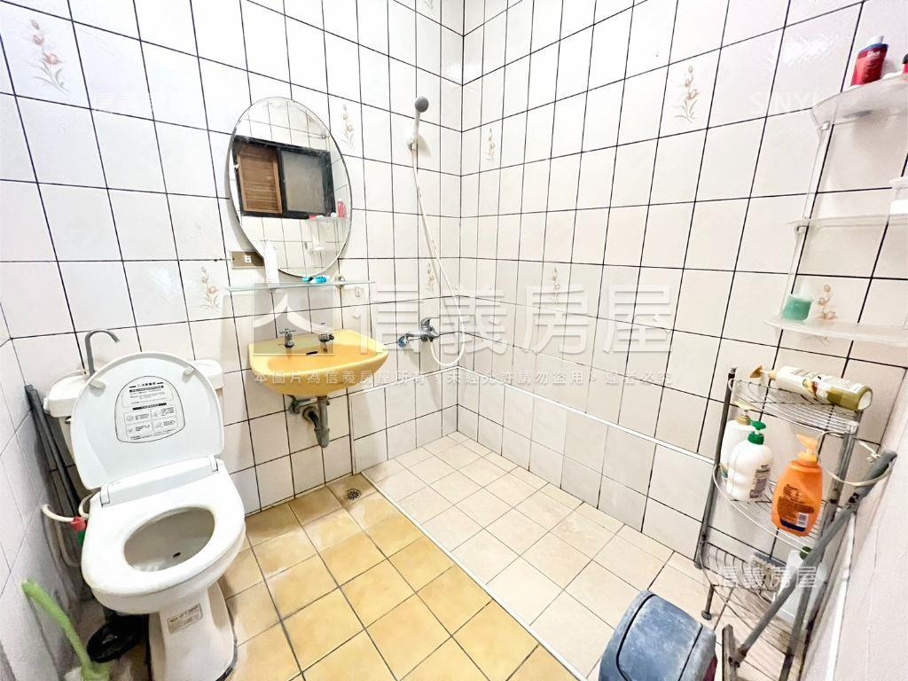 安康社區田字車庫美墅房屋室內格局與周邊環境