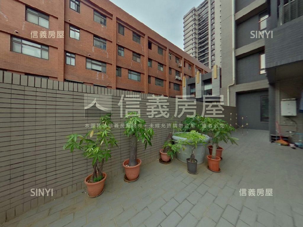 稀有挑高庭院戶房屋室內格局與周邊環境