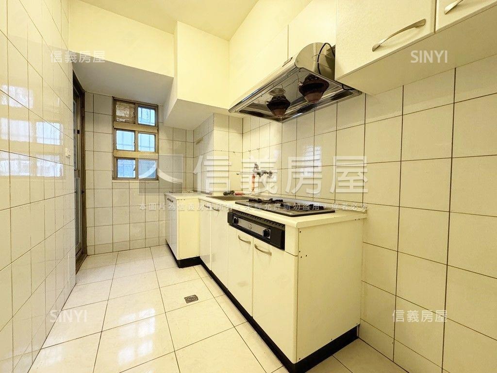 近衛武營三房⭐附雙車位房屋室內格局與周邊環境