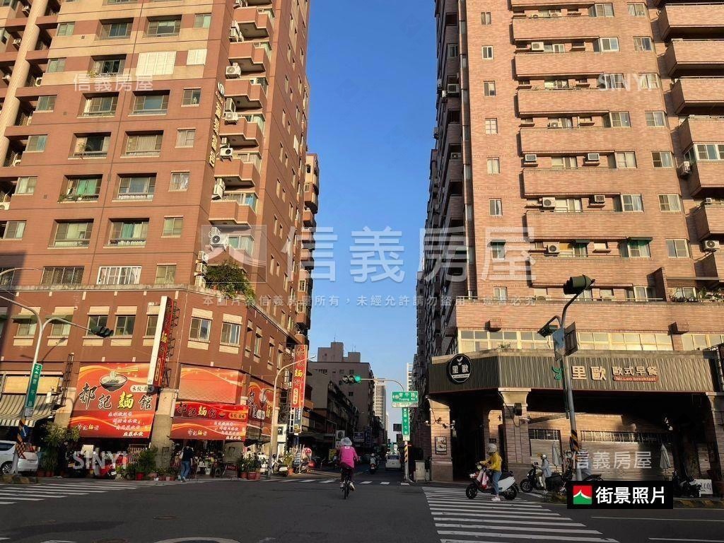 億載國小。雙拼寬約９米地房屋室內格局與周邊環境