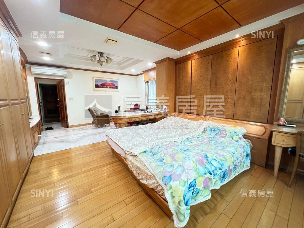 站前。面寬約九米百坪店住房屋室內格局與周邊環境