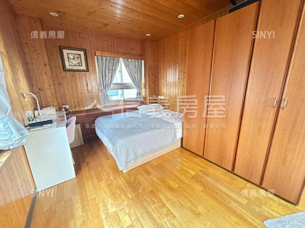 站前。面寬約九米百坪店住房屋室內格局與周邊環境