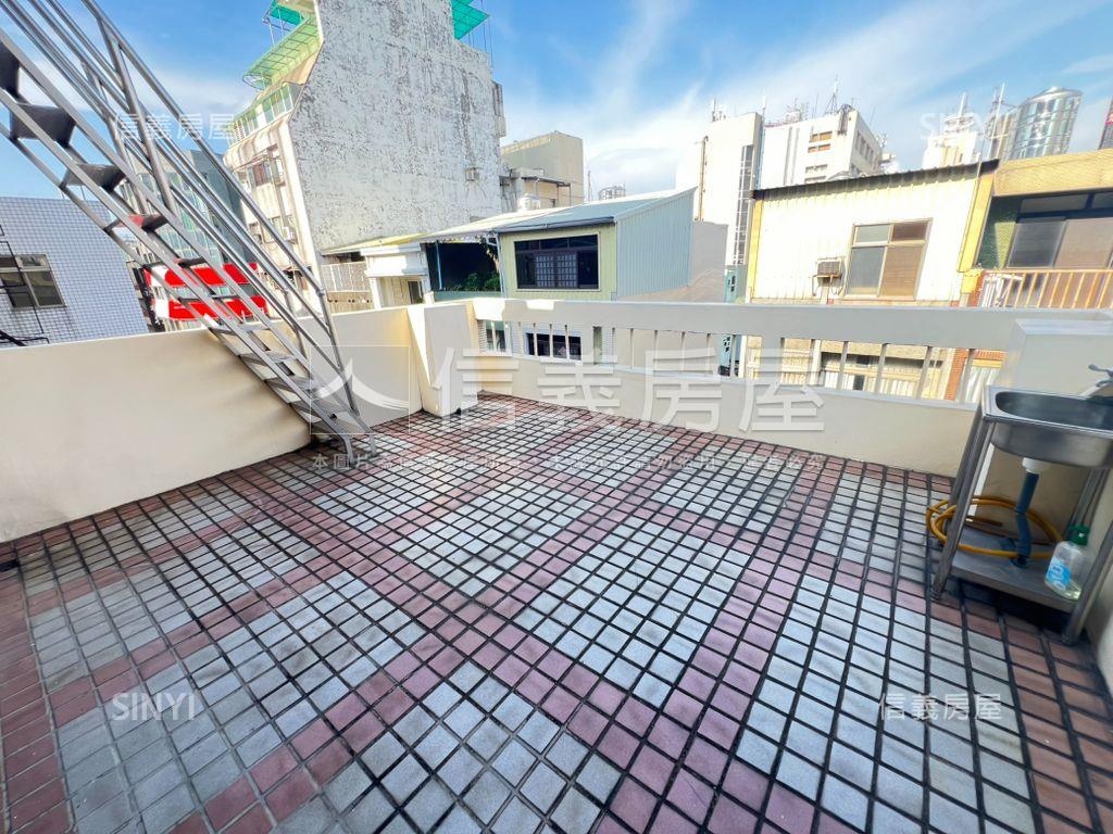 站前。面寬約九米百坪店住房屋室內格局與周邊環境