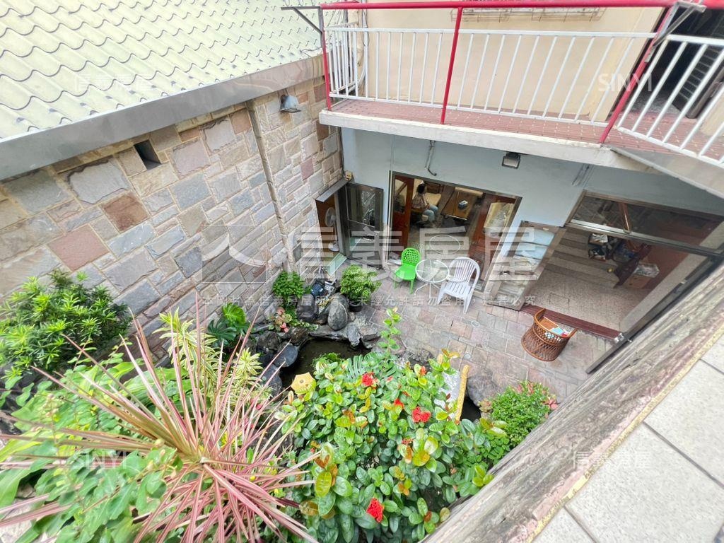 站前。面寬約九米百坪店住房屋室內格局與周邊環境