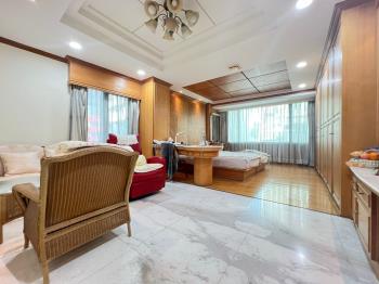 站前。面寬約九米百坪店住