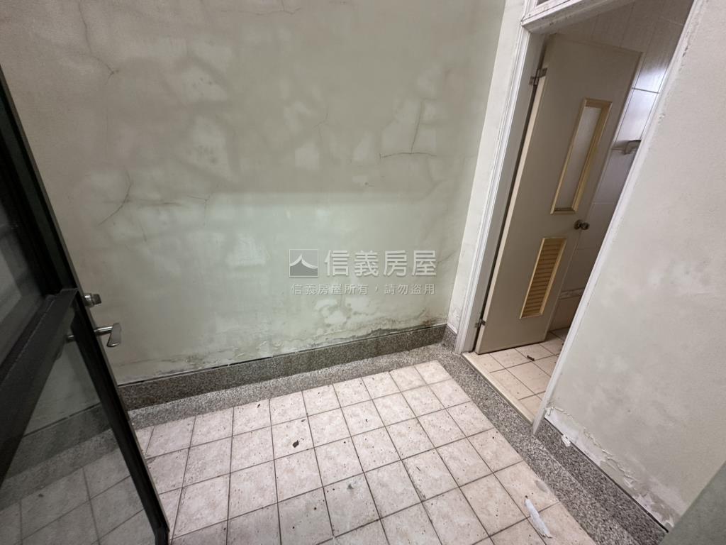 楠梓面公園透天房屋室內格局與周邊環境
