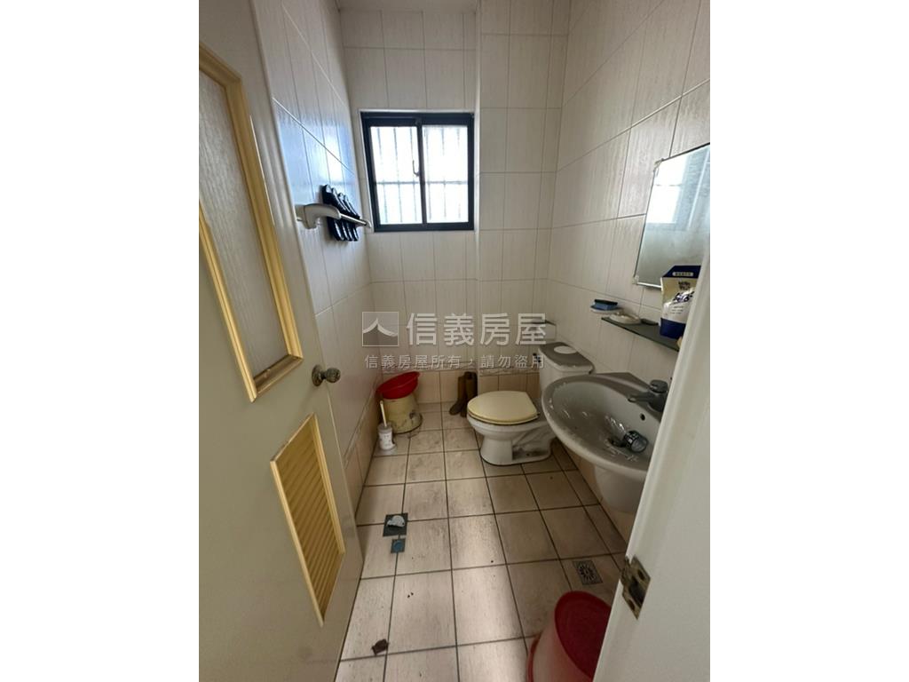 楠梓面公園透天房屋室內格局與周邊環境