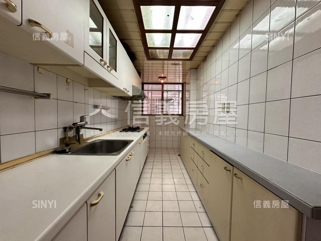 龍城四居。稀有平車房屋室內格局與周邊環境