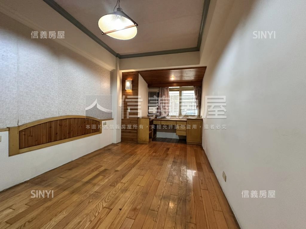 龍城四居。稀有平車房屋室內格局與周邊環境