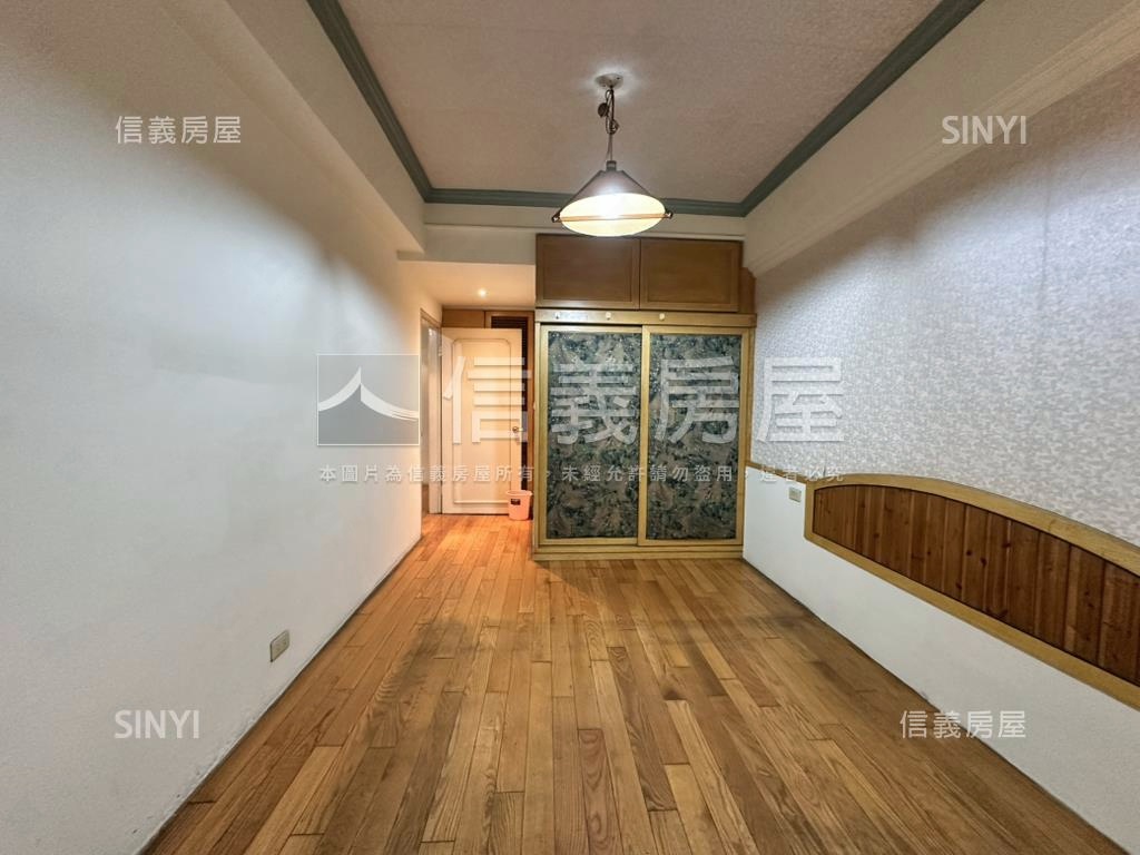 龍城四居。稀有平車房屋室內格局與周邊環境