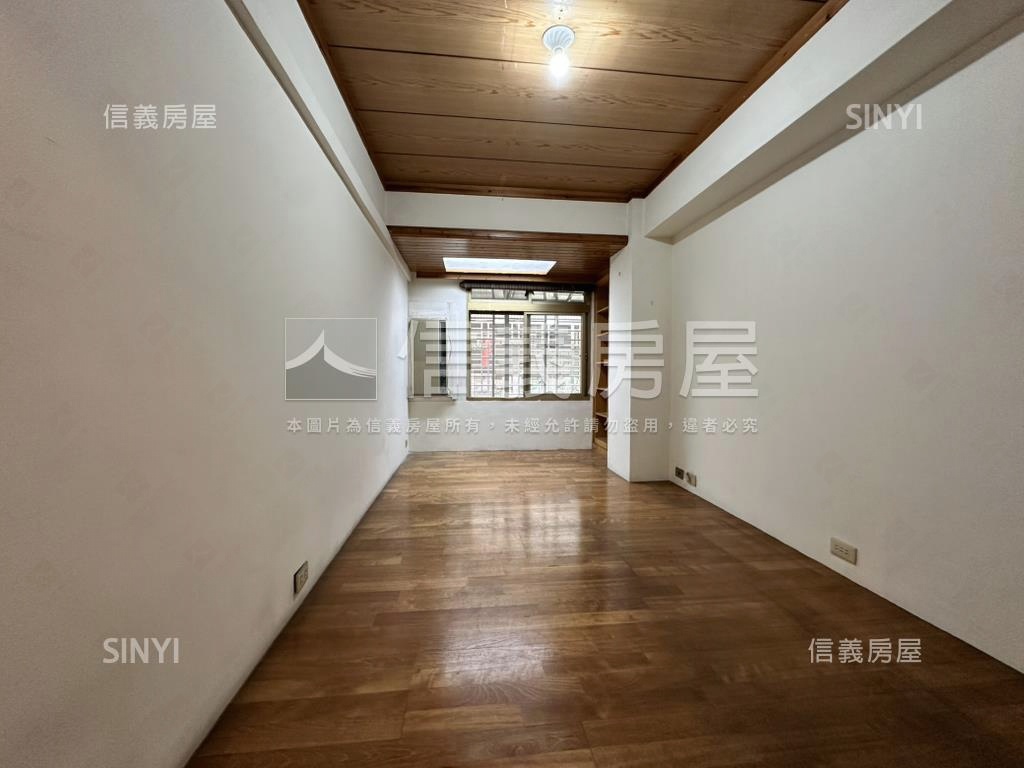 龍城四居。稀有平車房屋室內格局與周邊環境