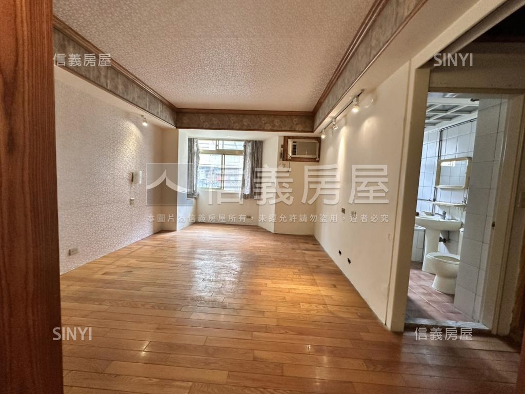 龍城四居。稀有平車房屋室內格局與周邊環境