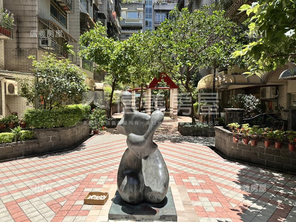 龍城四居。稀有平車房屋室內格局與周邊環境