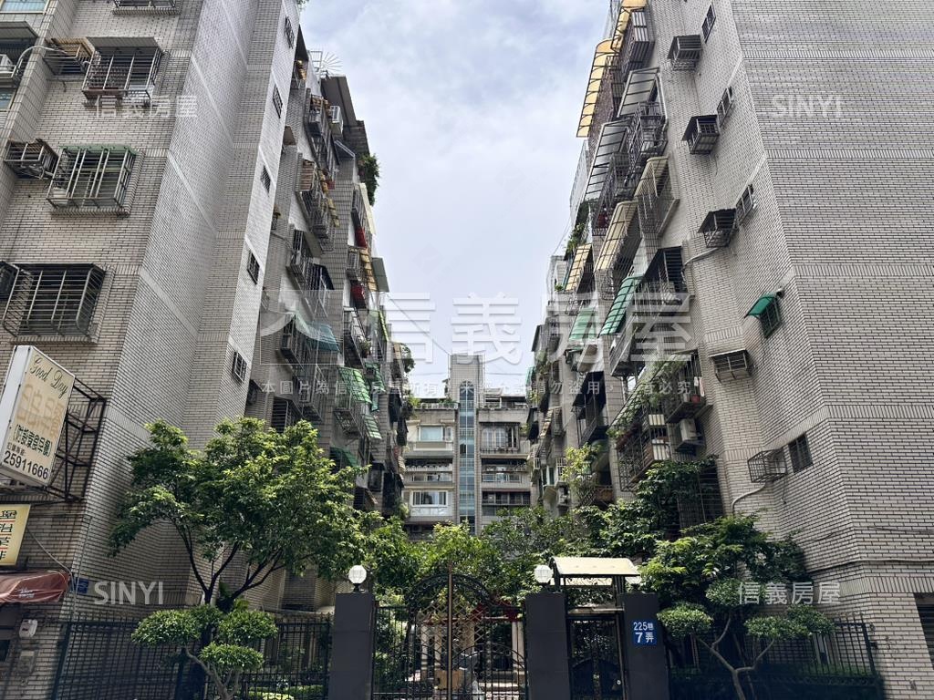龍城四居。稀有平車房屋室內格局與周邊環境