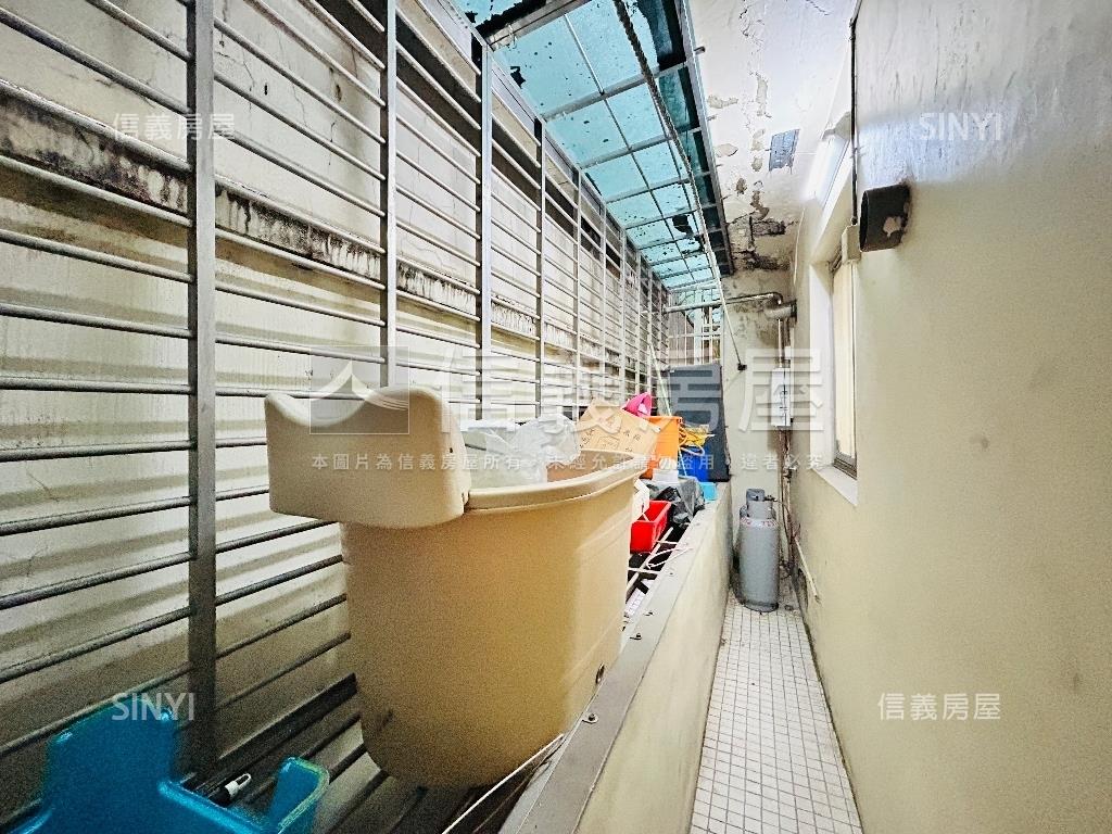 蘆洲邊間公寓二樓房屋室內格局與周邊環境