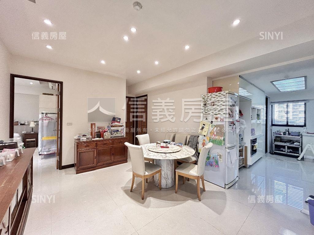 駿馬奔騰展宏圖肆房雙車位房屋室內格局與周邊環境