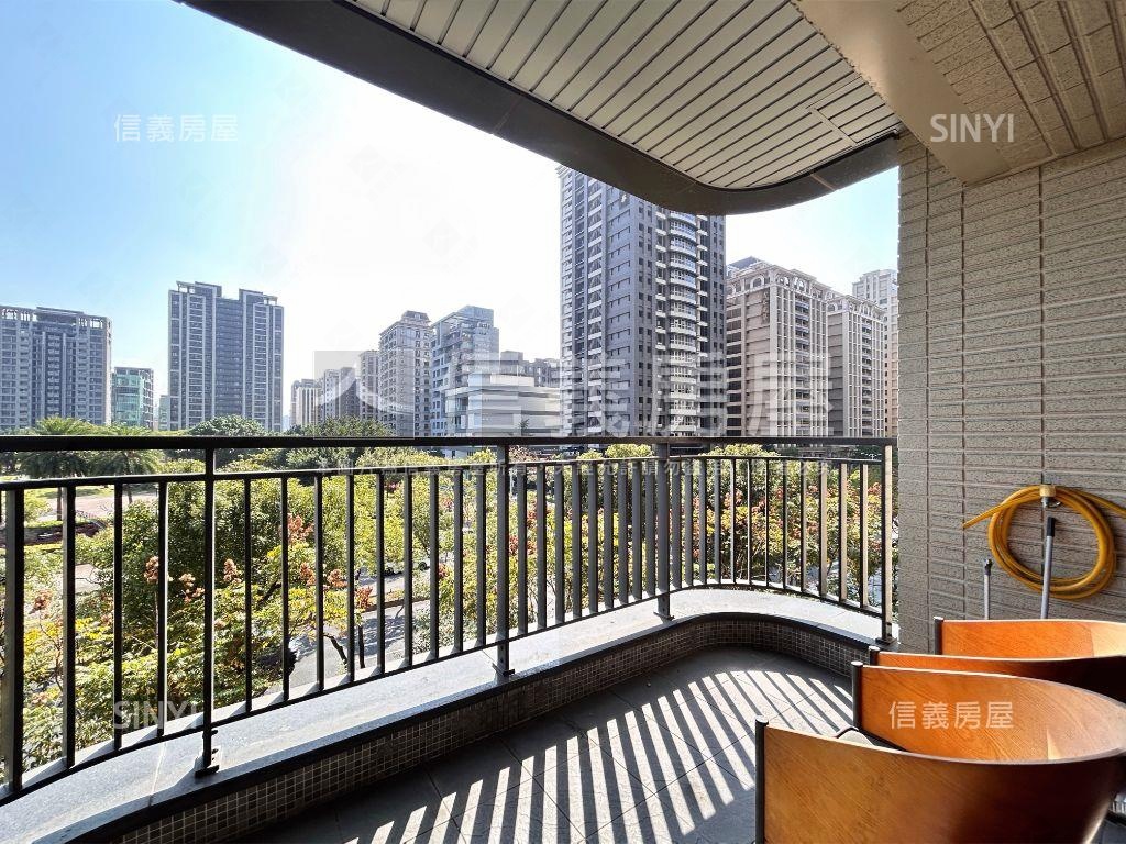 駿馬奔騰展宏圖肆房雙車位房屋室內格局與周邊環境