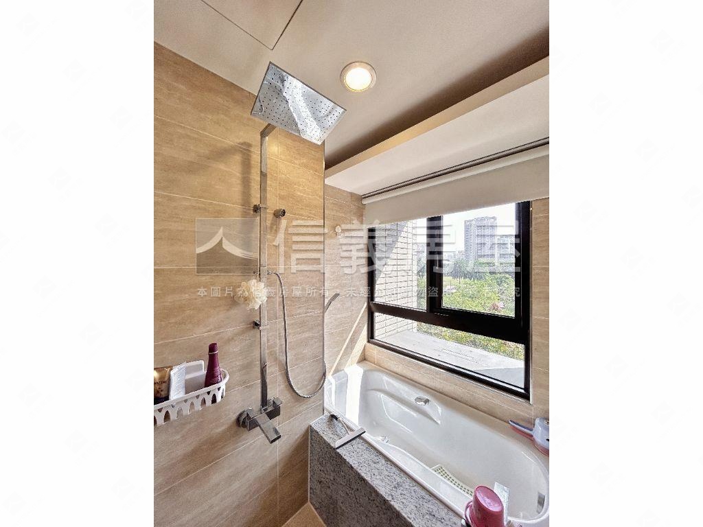 駿馬奔騰展宏圖肆房雙車位房屋室內格局與周邊環境