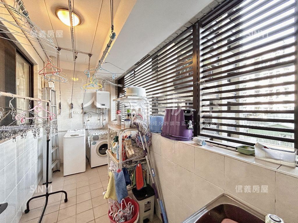 駿馬奔騰展宏圖肆房雙車位房屋室內格局與周邊環境