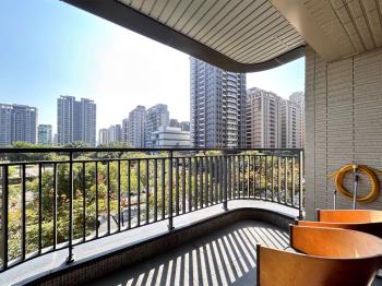 駿馬奔騰展宏圖肆房雙車位