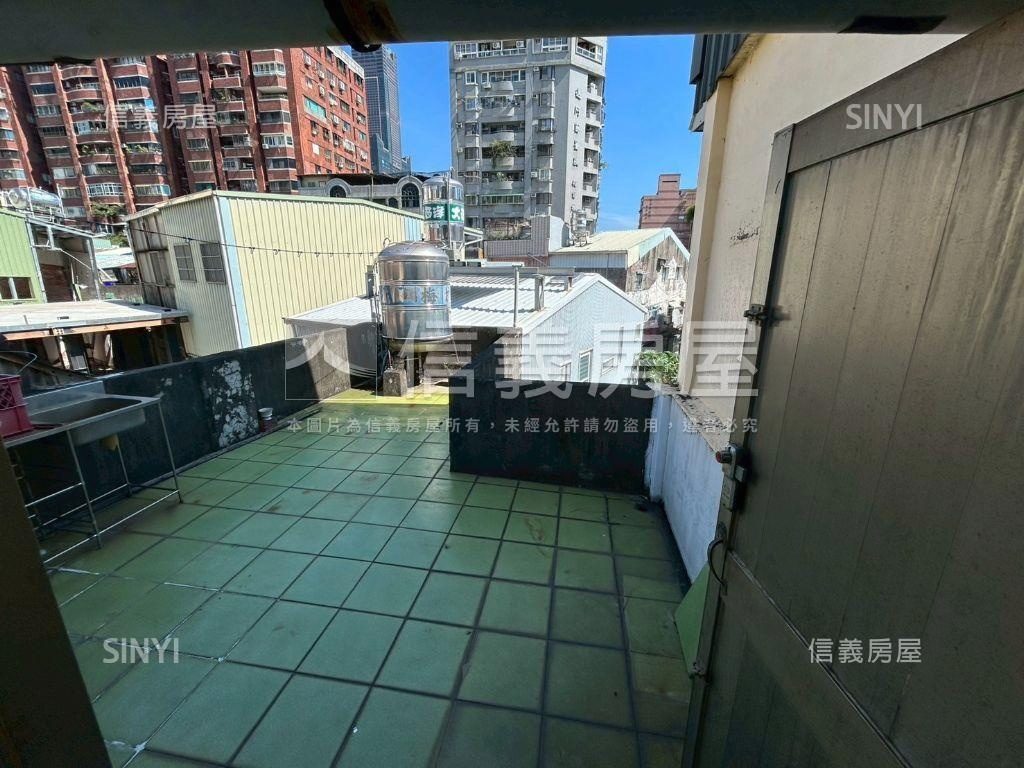 亞灣精華活巷透天房屋室內格局與周邊環境
