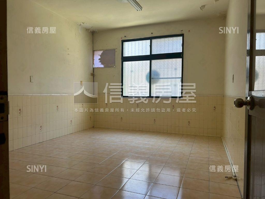 亞灣精華活巷透天房屋室內格局與周邊環境