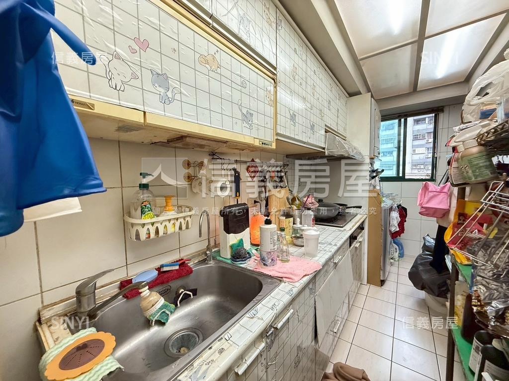 大業朝陽三房有車位房屋室內格局與周邊環境