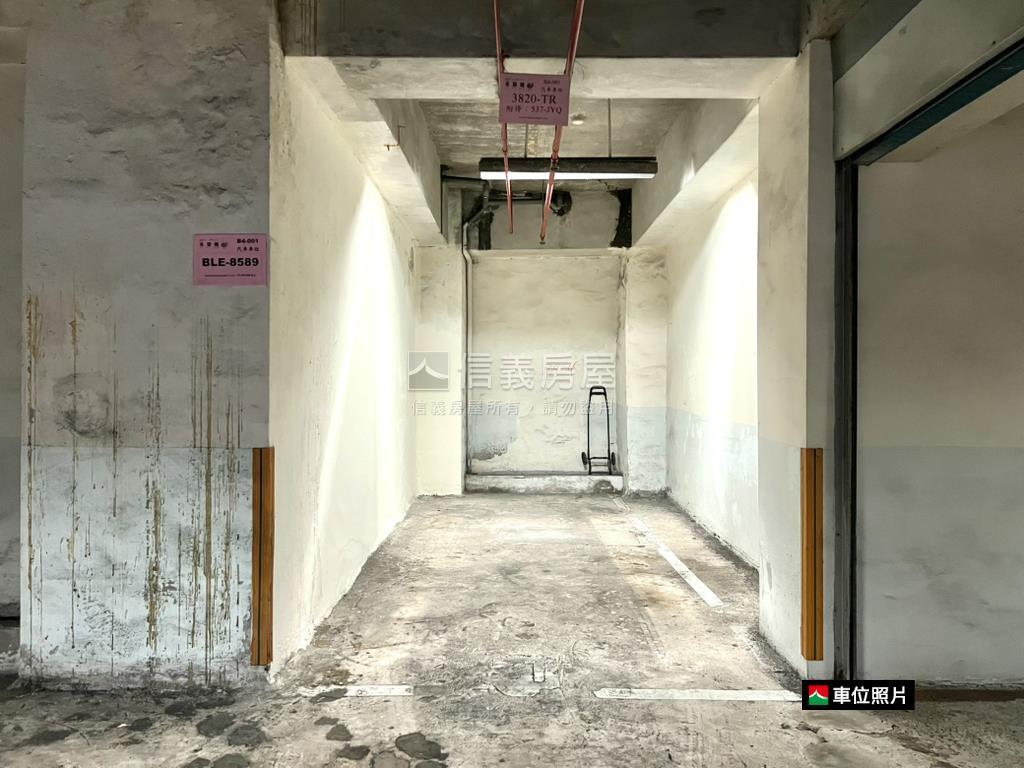 捷運水築館２房車位房屋室內格局與周邊環境
