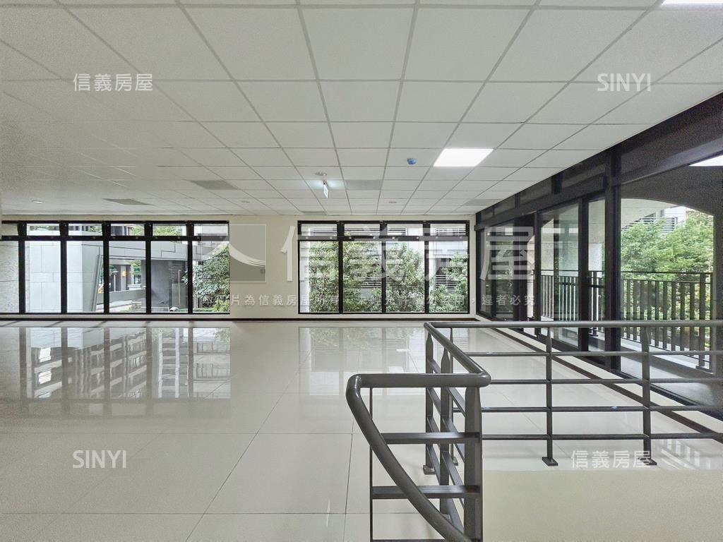 長虹ＰＡＲＫ樓中樓金店面房屋室內格局與周邊環境