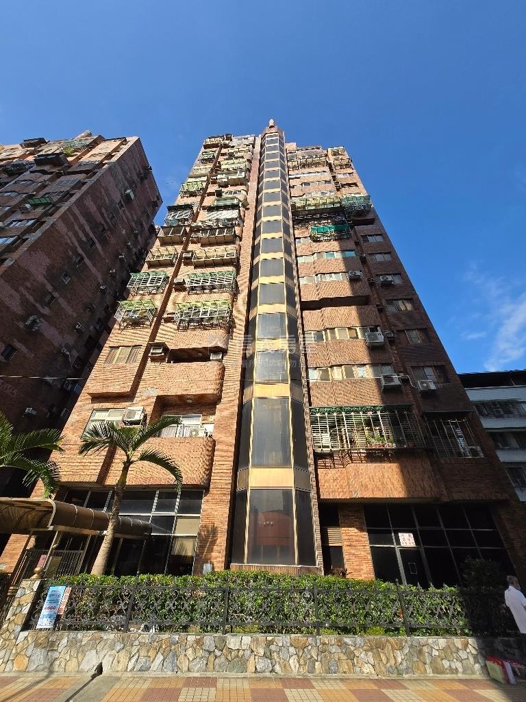 中和捷運美國華城電梯兩房房屋室內格局與周邊環境