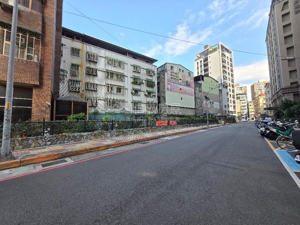 中和捷運美國華城電梯兩房房屋室內格局與周邊環境