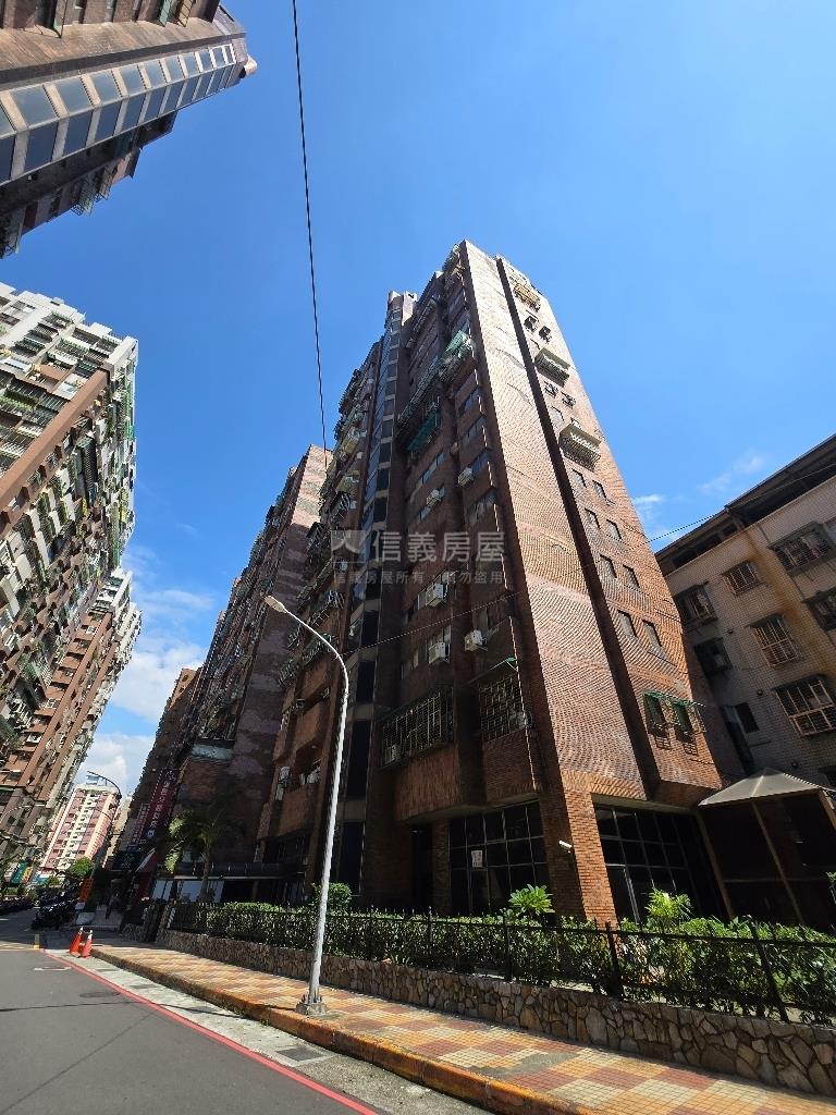 中和捷運美國華城電梯兩房房屋室內格局與周邊環境