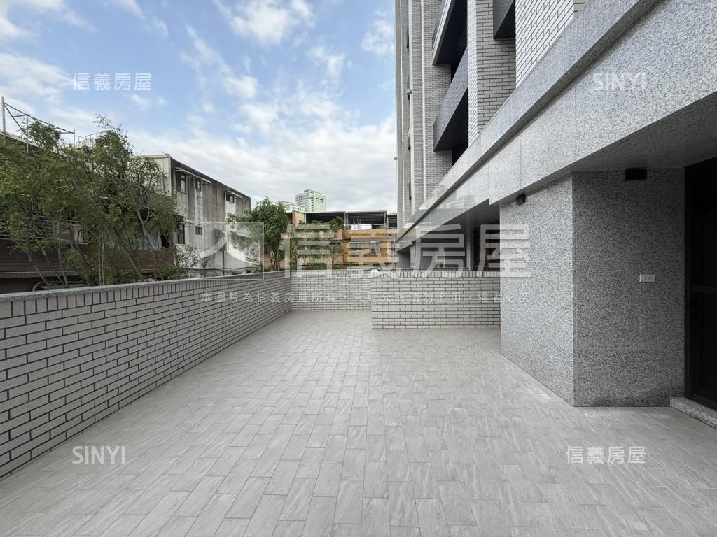 日健芯稀有露臺兩房房屋室內格局與周邊環境