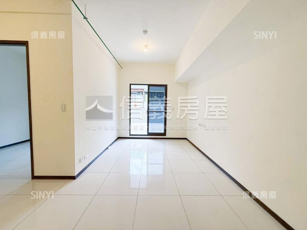 日健芯稀有露臺兩房房屋室內格局與周邊環境