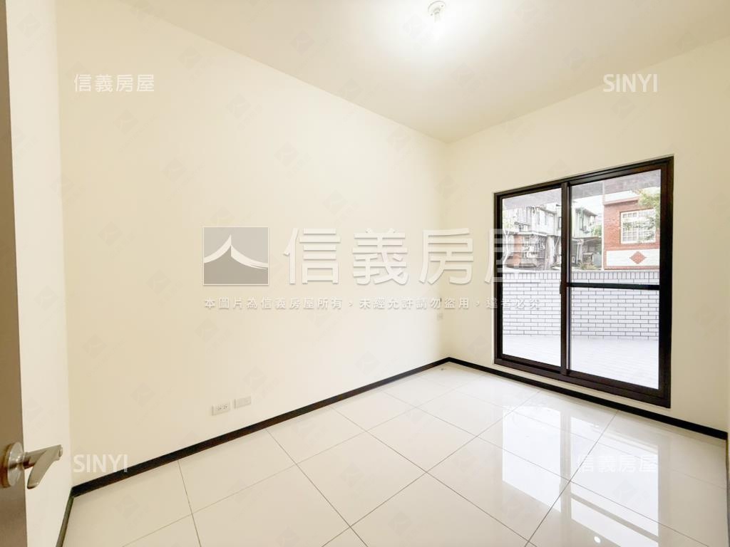 日健芯稀有露臺兩房房屋室內格局與周邊環境