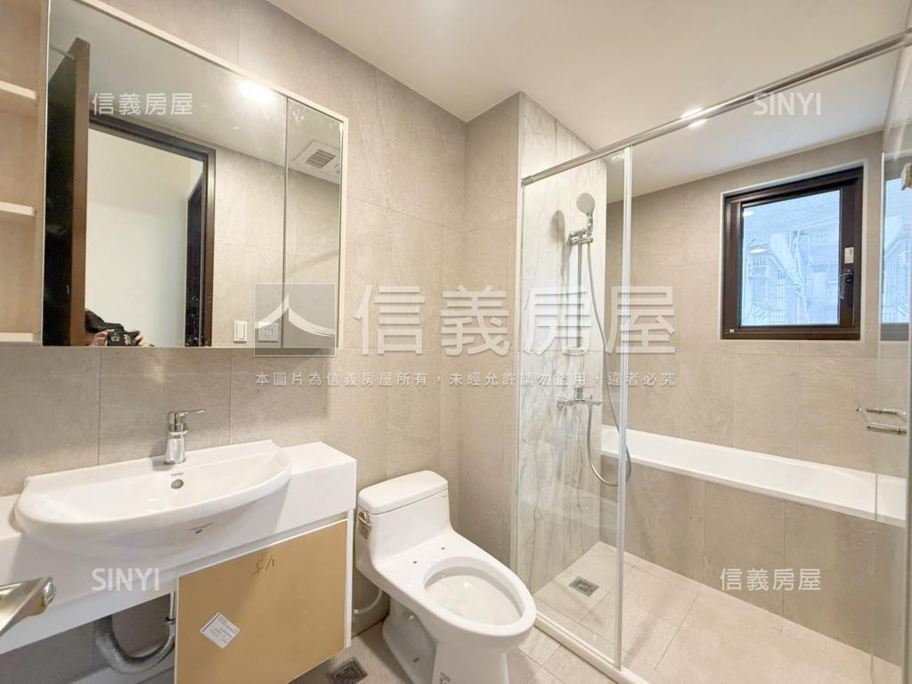 日健芯稀有露臺兩房房屋室內格局與周邊環境