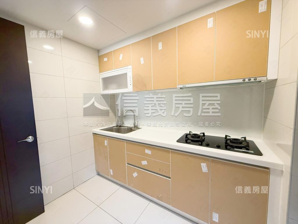 日健芯稀有露臺兩房房屋室內格局與周邊環境