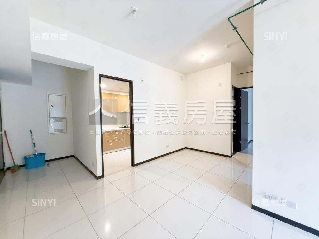 日健芯稀有露臺兩房房屋室內格局與周邊環境
