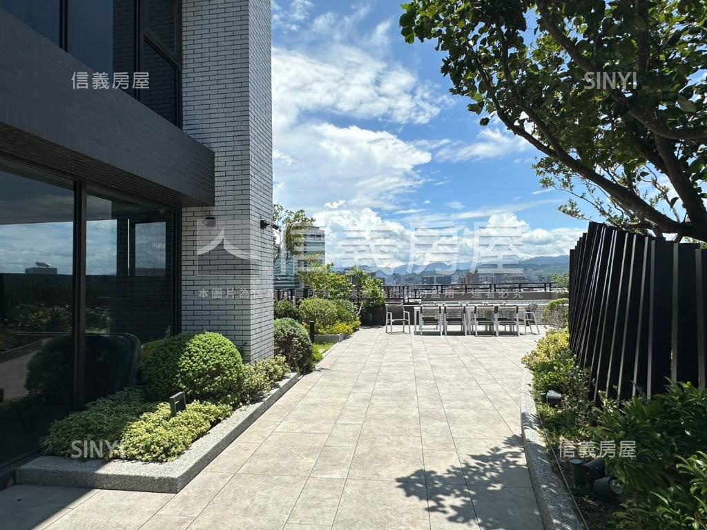 日健芯稀有露臺兩房房屋室內格局與周邊環境