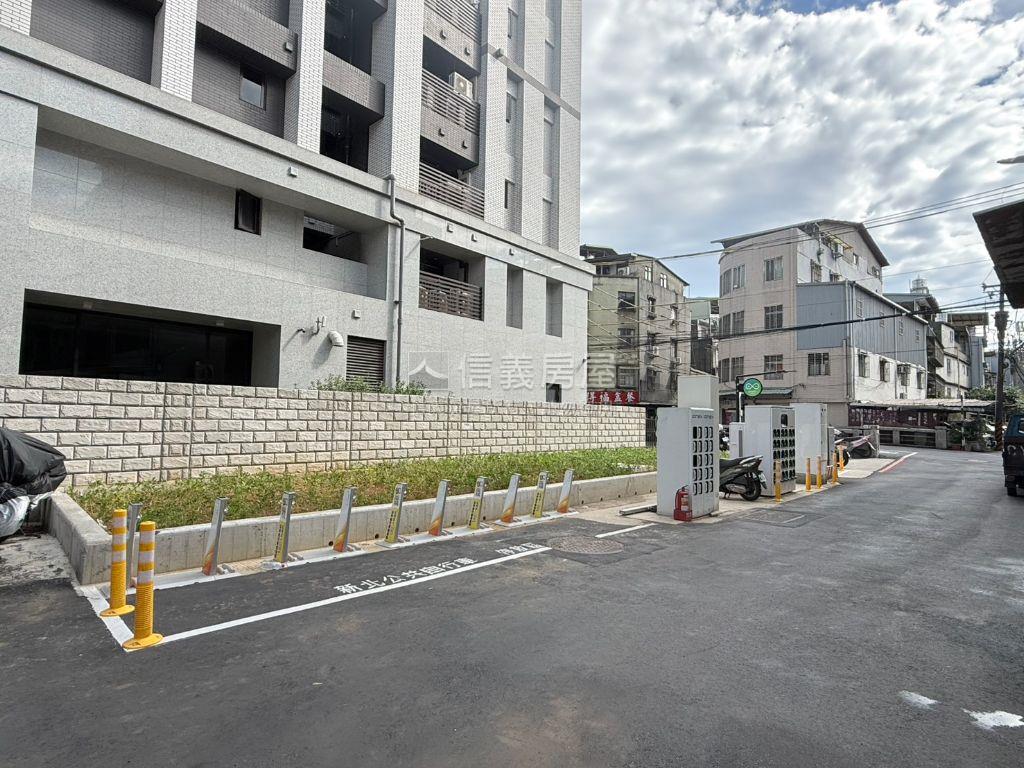 日健芯。城市綠洲兩房房屋室內格局與周邊環境