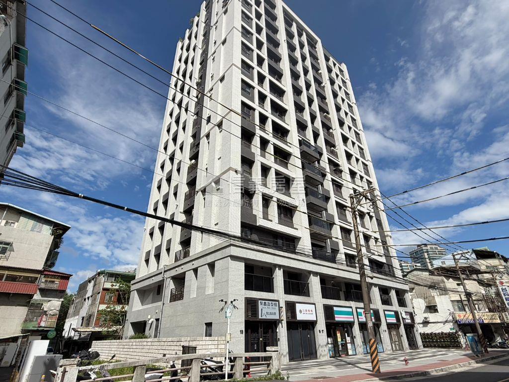 日健芯。城市綠洲兩房房屋室內格局與周邊環境